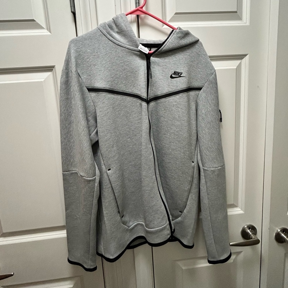 Men’s L Nike Tech